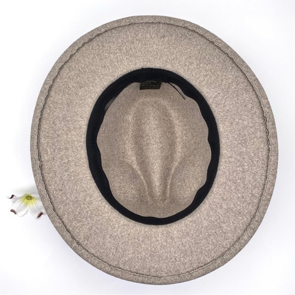 NWT Oak River Company Panama Felt Fedora Hat, OS.
New condition with tags. - Picture 5 of 9